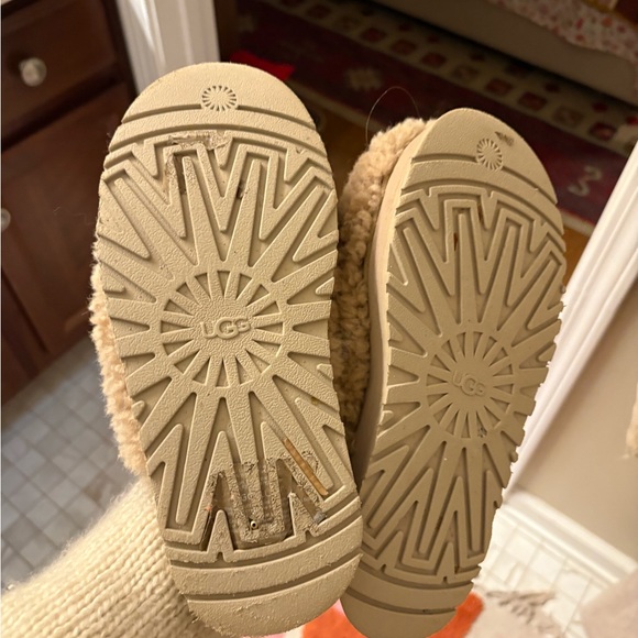 UGG Tan Shearling Home Slippers - Picture 4 of 5
